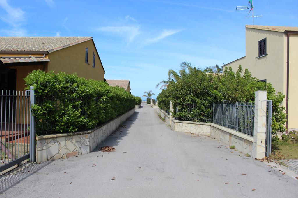 Casa Vacanze Roccella Beach Кампофеличе-ди-Роччелла Экстерьер фото