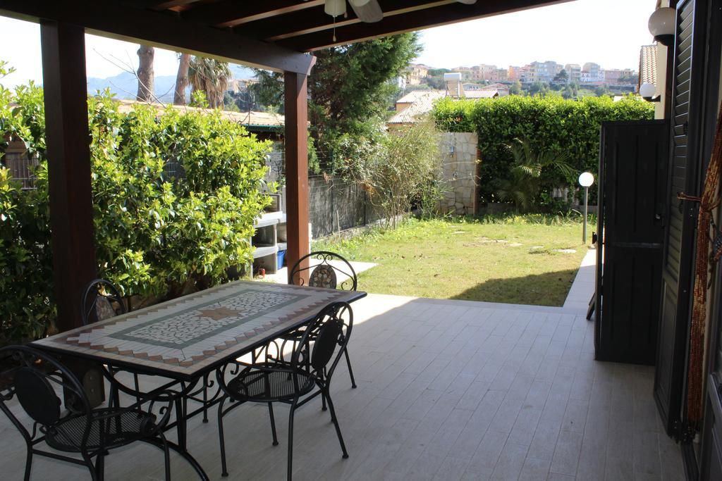 Casa Vacanze Roccella Beach Кампофеличе-ди-Роччелла Экстерьер фото