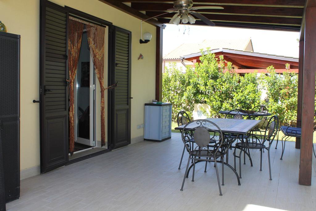 Casa Vacanze Roccella Beach Кампофеличе-ди-Роччелла Экстерьер фото