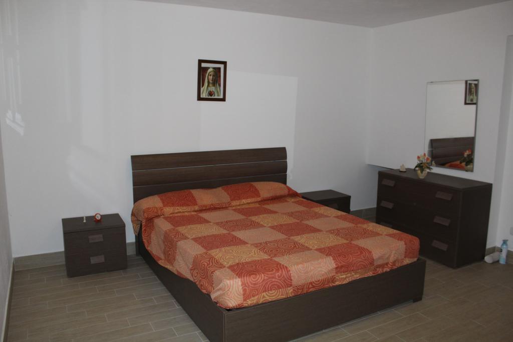 Casa Vacanze Roccella Beach Кампофеличе-ди-Роччелла Экстерьер фото